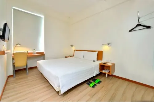 Whiz Hotel Malioboro Yogyakarta Kamar Photos