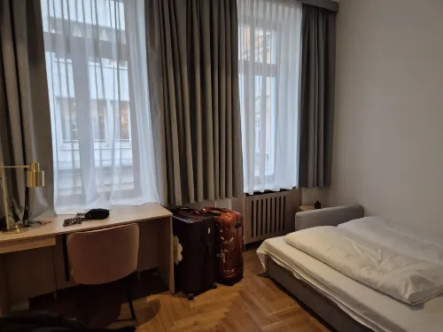 Bob W Beethoven Kamar Photos