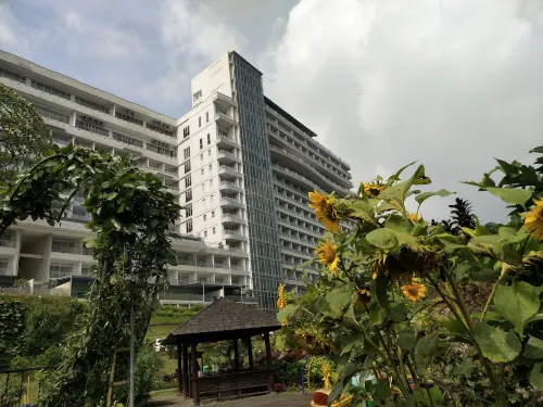 Le Eminence Hotel Convention & Resort Ciloto - Puncak Eksterior Photos