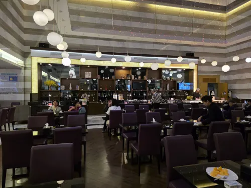 The Bauhinia Hotel Shenzhen (Luohu Port Grand Theatre Metro Station) Restauration Photos