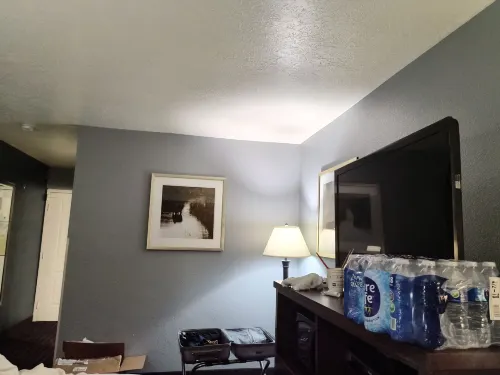 Quality Inn & Suites Airport West Rooms Photos