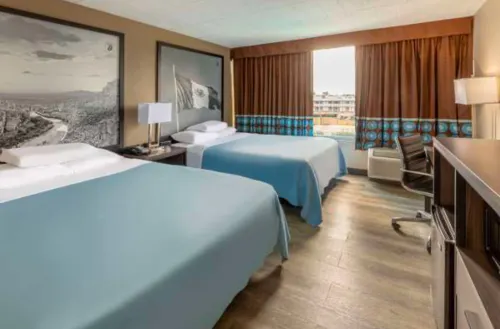 Super 8 by Wyndham Laredo Zimmer Photos