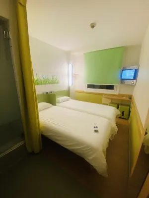 ibis budget Warszawa West Station Chambres Photos