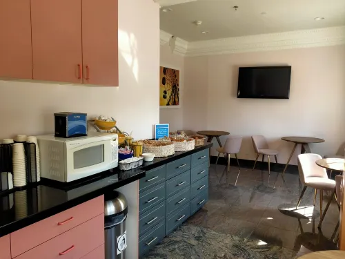 Days Inn by Wyndham Santa Monica Rooms Photos