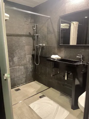 Noble Park Hotel Rooms Photos