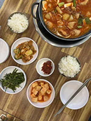 I House Chinchin Ruokailu Photos