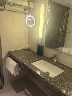 DoubleTree by Hilton London Victoria Rooms Photos