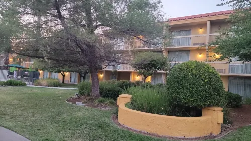 La Quinta Inn & Suites by Wyndham Redding Photos
