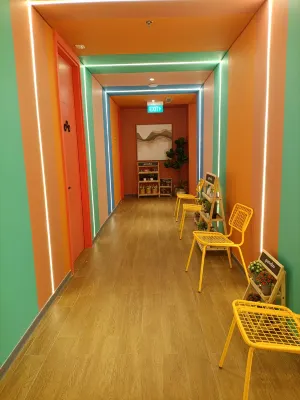 Yellow Bee Resort Cililitan Kamar Photos