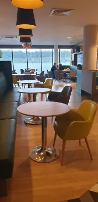 Holiday Inn London - Luton Airport Restauration Photos