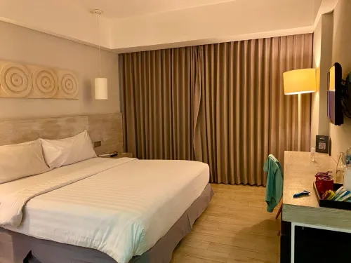 Hotel NEO+ Kuta Legian Kamar Photos