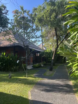 Legian Beach Hotel Photos