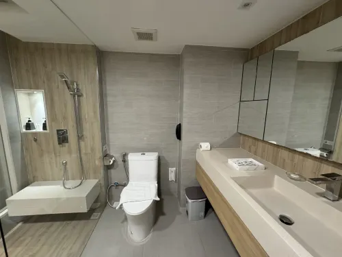 Phuket Graceland Resort and Spa Rooms Photos