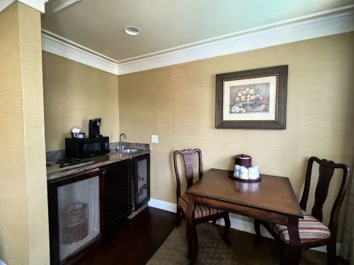 Best Western Plus Sunset Plaza Hotel Rooms Photos