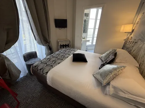 Hotel Ascot Opera Kamar Photos