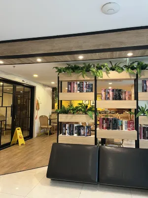 Verse Lite Hotel Gajah Mada Öffentliche Flächen Photos