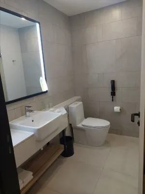 Holiday Inn & Suites Siracha Laemchabang Huoneet Photos