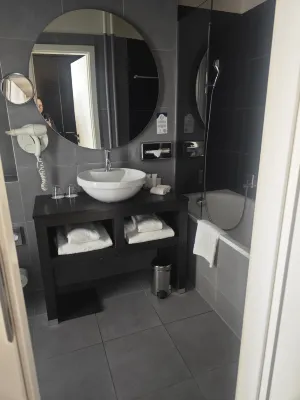 Jade Manotel Camere Photos