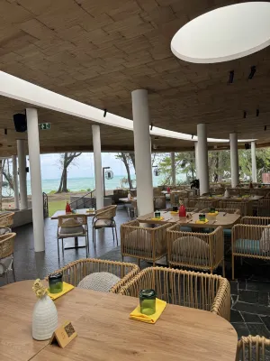 Le Méridien Phuket Mai Khao Beach Resort (Marriott International) Питание Photos