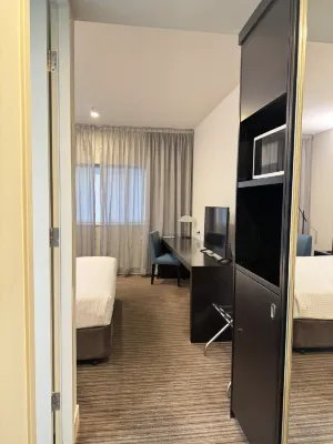 Causeway 353 Hotel Rooms Photos