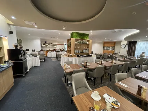 Cosmopolitan Bobycentrum - Czech Leading Hotels Restauration Photos