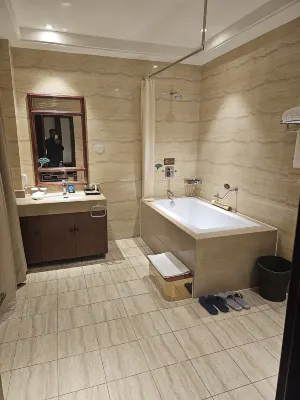 Chong Ning Castle Hotel Rooms Photos