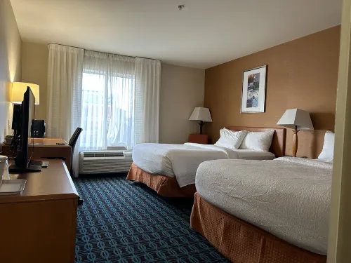 Fairfield Inn & Suites Detroit Metro Airport Romulus Rooms Photos