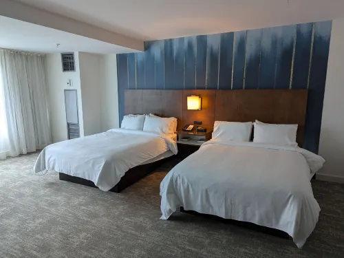 Toronto Marriott City Centre Hotel Rooms Photos