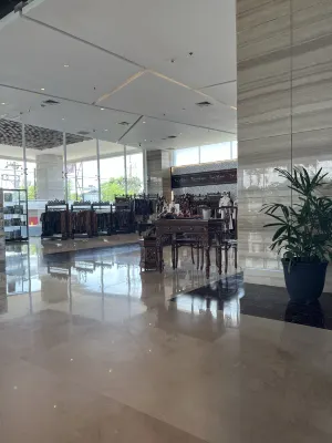 The Alana Hotel & Convention Center Solo by Aston Area Publik Photos