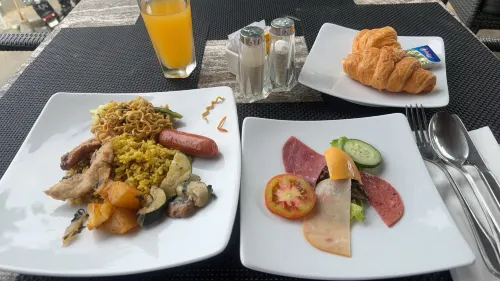 FuramaXclusive Ocean Beach Seminyak Bali Restauranger Photos