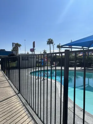 Super 8 by Wyndham Laredo Freizeit und Erholung Photos