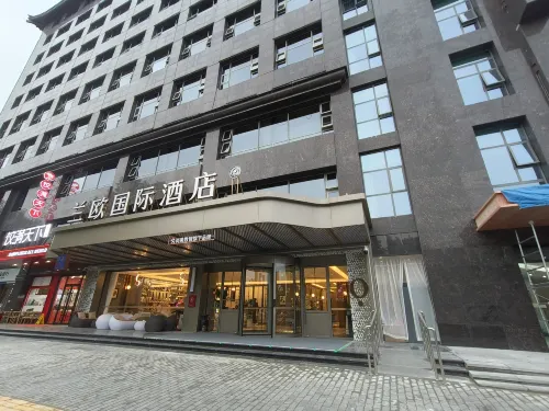 Qianna Hotel (Wuchang Railway Station Dingziqiao Subway Station) Exterior Photos