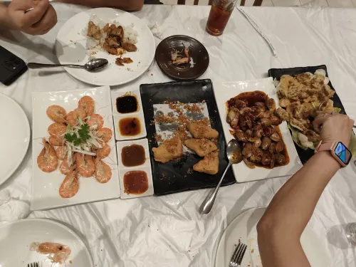 Pollos Hotel & Gallery Rembang Makanan Photos