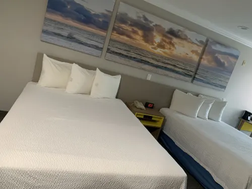 Days Inn by Wyndham Santa Monica Rooms Photos