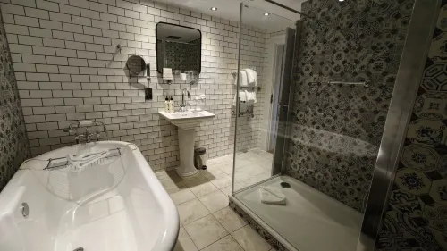 Hotel Indigo Bath Rum Photos