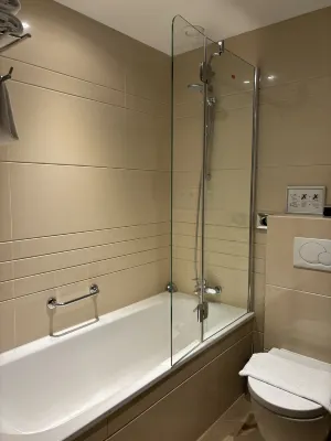 XO Hotels Blue Tower Zimmer Photos