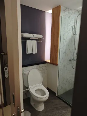 The 1O1 Jakarta Airport Cbc Kamar Photos