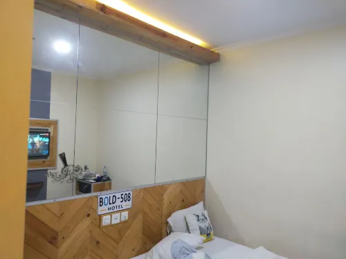 Bold Hotel Jakarta Zimmer Photos