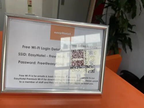 EasyHotel Victoria Photos
