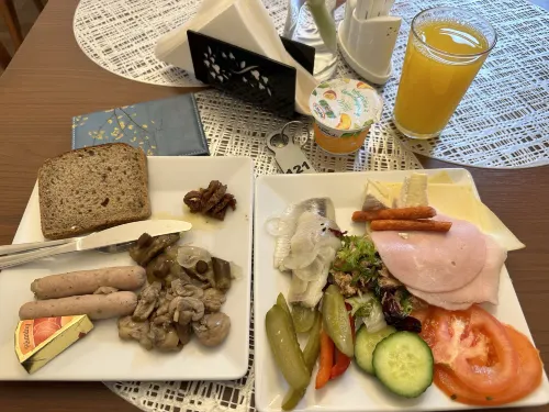 Kosmopolita Rooms Dining Photos