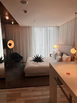 W London Kamar Photos