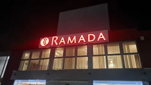Ramada by Wyndham Milton Keynes Exterior Photos