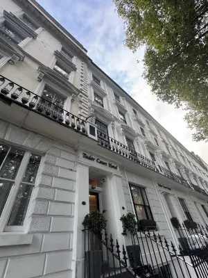 Tudor Court Hotel Exterior Photos