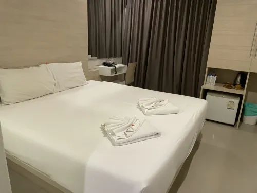 Mirage Express Patong Phuket Hotel Номера Photos