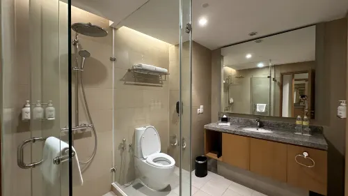 Holiday Inn & Suites Jakarta Gajah Mada Kamar Photos