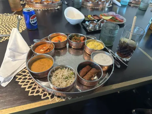 Rose Park Hotel - Al Barsha, Opposite Metro Station Питание Photos
