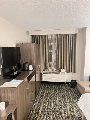 Best Western Plus New Englander Rooms Photos