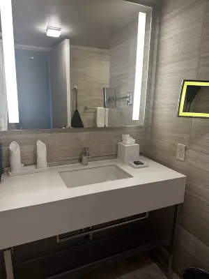 Millennium Hilton New York One UN Plaza Rooms Photos