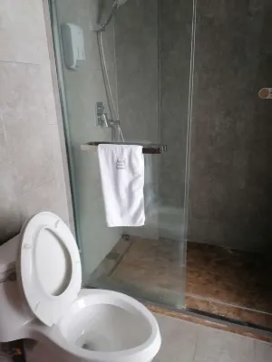 Yanji Aiya Movie Viewing Apartment Kamar Photos