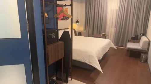 ARTOTEL Hub Simpang Temu Kamar Photos